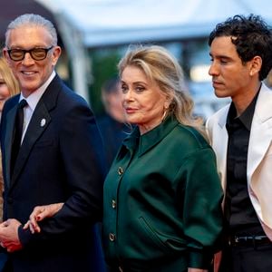 Pierre Niney, Virginie Efira, Vincent Cassel, Catherine Deneuve, Adam Bessa, Isabelle Huppert - Montée des marches du film " Histoires parallèles " lors du 79ème Festival International du Film de Cannes, le 14 mai 2026. © Olivier Borde / Bestimage