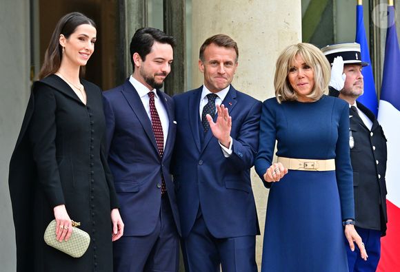 Le président français Emmanuel Macron et Brigitte Macron, Hussein ben Abdallah, et sa femme la princesse Rajwa Al Hussein à l'Elysée, le 8 octobre 2025. 

© Christian Liewig / Bestimage
