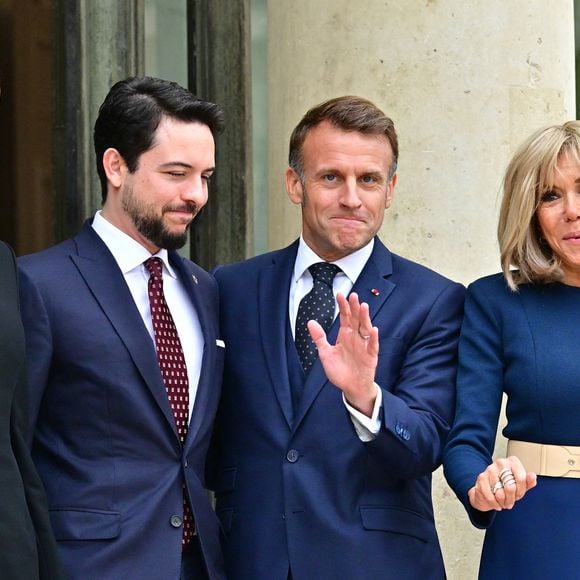 Le président français Emmanuel Macron et Brigitte Macron, Hussein ben Abdallah, et sa femme la princesse Rajwa Al Hussein à l'Elysée, le 8 octobre 2025. 

© Christian Liewig / Bestimage
