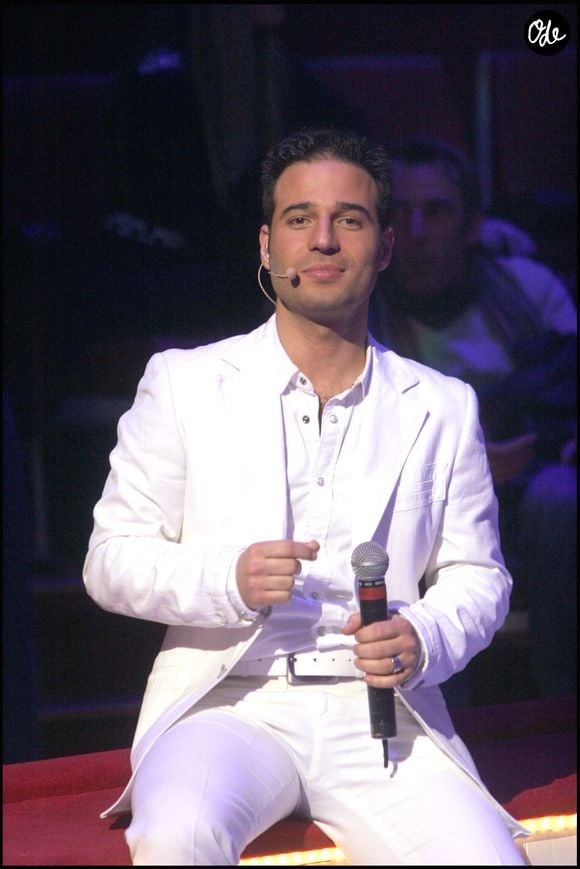 Mario Barravecchia en 2007 lors d'une représentation du spectacle "Salut Joe" par les anciens de la "Star Academy" au Cirque d'Hiver Bouglione à Paris.