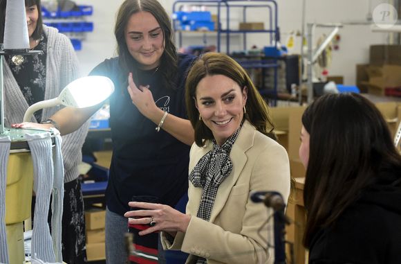 Catherine (Kate) Middleton, princesse de Galles visite Corgi, un fabricant de textiles familial spécialisé dans la production de chaussettes et de tricots, le 30 janvier 2025 à Ammanford, au Pays de Galles, au Royaume-Uni, le 30 janvier 2025.Julien Burton / Bestimage