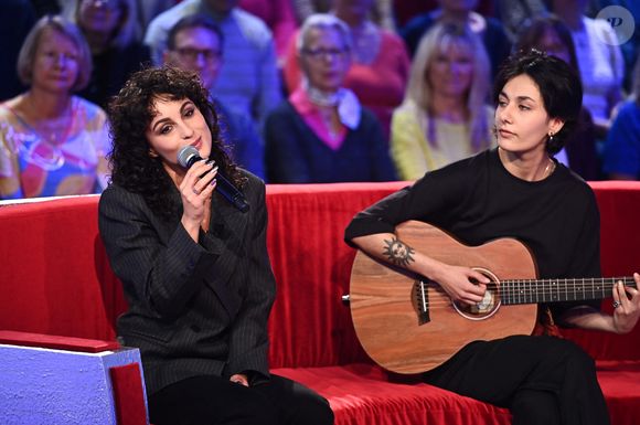 Barbara Pravi à l'enregistrement de l'émission Vivement dimanche en hommage à la chanteuse Dalida  au studio Rive gauche , presentée par Michel Drucker . Diffusion sur France 3 le 10 novembre 2024. © Guillaume Gaffiot / Bestimage
