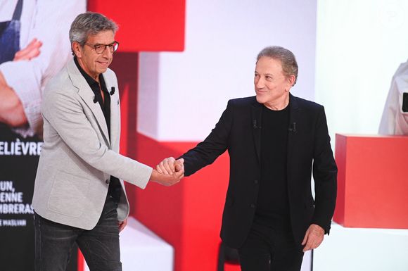 Exclusif - Michel Cymes et Michel Drucker - Enregistrement de l'émission "Vivement dimanche" aux studios Rive Gauche, présentée par M.Drucker et diffusée le 5 octobre 2025 sur France.

No web pour la Belegique et la Suisse