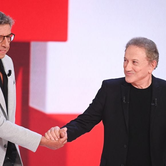 Exclusif - Michel Cymes et Michel Drucker - Enregistrement de l'émission "Vivement dimanche" aux studios Rive Gauche, présentée par M.Drucker et diffusée le 5 octobre 2025 sur France.

No web pour la Belegique et la Suisse