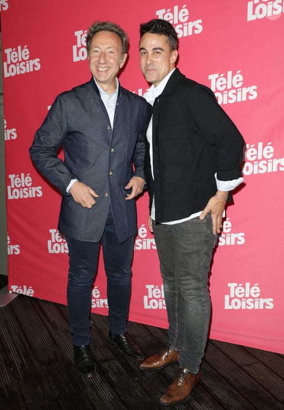 Stéphane Bern et Yori Bailleres - Photocall de la soirée "Télé Loisirs Awards 2024" aux Jardins du Pont-Neuf à Paris le 23 septembre 2024.