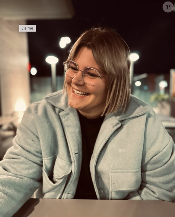 Le couple est actuellement en plein travaux, vidant les pièces et abattant des murs avec l'aide de ses proches.

Noémie (L'amour est dans le pré 2022) sur Instagram.