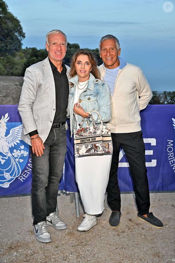 Didier Deschamps, sa femme, Claude et Nagui durant la soirée de clôture de la 1ere édition du festival Les Théâtrales d’Eze en plein air à l'oppidum du Col d'Eze avec la pièce "Brexit sentimental", le 8 août 2023. 
© Bruno Bebert / Bestimage