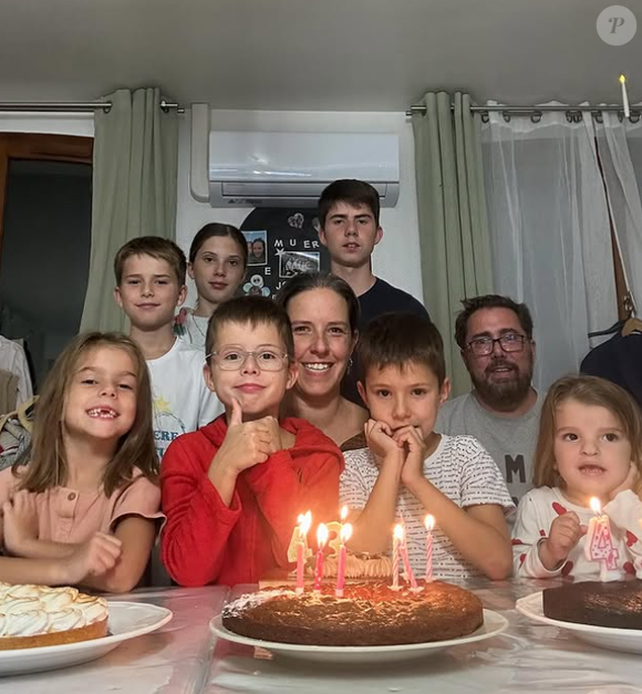 Céline et Fabrice Saffré (Familles nombreuses, la vie en XXL) à la tête d'une fratrie de dix enfants.