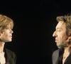 L'artiste disparu en 1991 des suites d'une crise cardiaque était très proche d'innombrables stars, à l'instar de Jacques Dutronc ou encore de son ancienne compagne Françoise Hardy.
Archives En France, à Paris, sur le plateau de l'émission "Télé Zèbre", Françoise HARDY et Serge GAINSBOURG (Jean Lenoir via Bestimage).