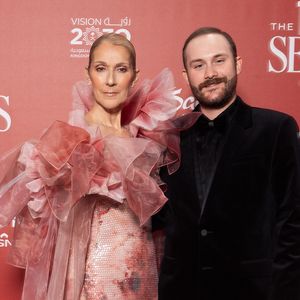 Celine Dion et son fils René-Charles Angélil au photocall du défilé anniversaire Elie Saab "1001 Seasons of Elie Saab" à l'espace "The Venue" à Riyad, Arabie saoudite le 13 novembre 2024. © Tiziano Da Silva / Bestimage