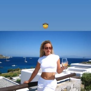 La comédienne profite des paysages emblématiques de l’île grecque.

Chloé Jouannet a partagé des images de son séjour à Mykonos. Capture d'écran Instagram