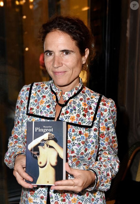 Mazarine Pingeot lors d'une séance de dédicaces au café Les Deux Magots à Paris, France, le 14 octobre 2019. Photo Alain Apaydin/Abaca