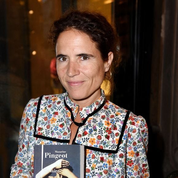Mazarine Pingeot lors d'une séance de dédicaces au café Les Deux Magots à Paris, France, le 14 octobre 2019. Photo Alain Apaydin/Abaca