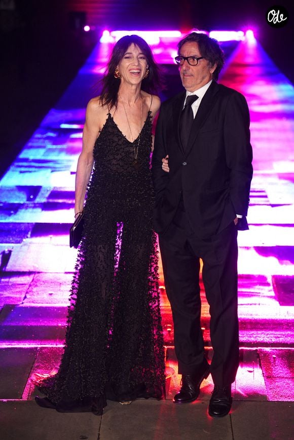 La fille de Charlotte Gainsbourg et Yvan Attal a longtemps vécu à New York

Charlotte Gainsbourg et Yvan Attal assistant à la deuxième édition du bal annuel du British Museum, au musée situé dans le centre de Londres. Date de la photo : samedi 17 octobre 2026. .Crédit photo : James Manning/PA Wire