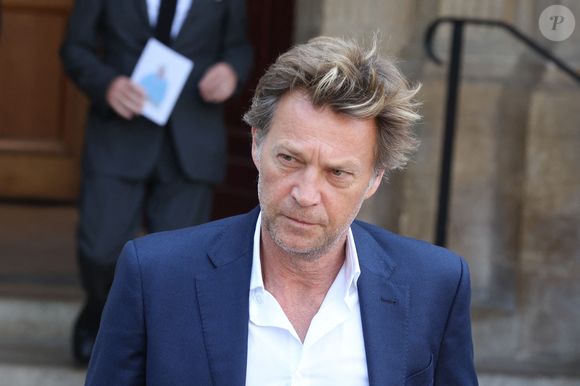 Laurent Delahousse - Sorties des obsèques de Philippe Labro en l'église de Saint-Germain-des-Prés à Paris le 13 juin 2025. © Dominique Jacovides - Christophe Clovis / Bestimage