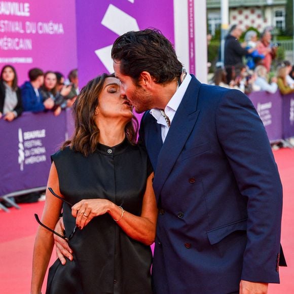 Florence Foresti et Alexandre Kominek assistent à la première de "Train Dreams" et au prix du Nouvel Hollywood remis à Zoey Deutch lors du 51ème Festival du Film Américain de Deauville le 12 septembre 2025 à Deauville, France Photo by Shootpix/ABACAPRESS.COM