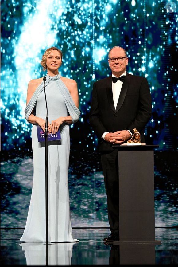 Le prince Albert II de Monaco et sa femme la princesse Charlène de Monaco   durant la cérémonie de clôture de la 64ème édition du Festival de télévision de Monte-Carlo au Grimaldi Forum à Monaco, le 17 juin 2025.