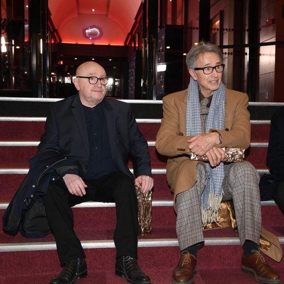 Michel Blanc est mort le 3 octobre dernier de façon soudaine. Son décès a touché ses amis d'enfance, la troupe du Splendid, les fans, ses proches, sa compagne.... 

Michel Blanc, Thierry Lhermitte, Gérard Jugnot lors de la pressroom (press room) remise des prix lors de la 46ème cérémonie des César à l'Olympia à Paris le 12 mars 2021
©   Pascal le Segretain /  Pool / Bestimage