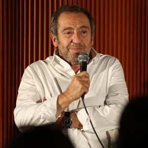 Patrick Timsit au Festival International du Film de Pauillac "Les Vendanges du 7eme Art" au Château d'Armailhac à Pauillac le 9 juillet 2025.
© Jean-Marc Lhomer/Bestimage