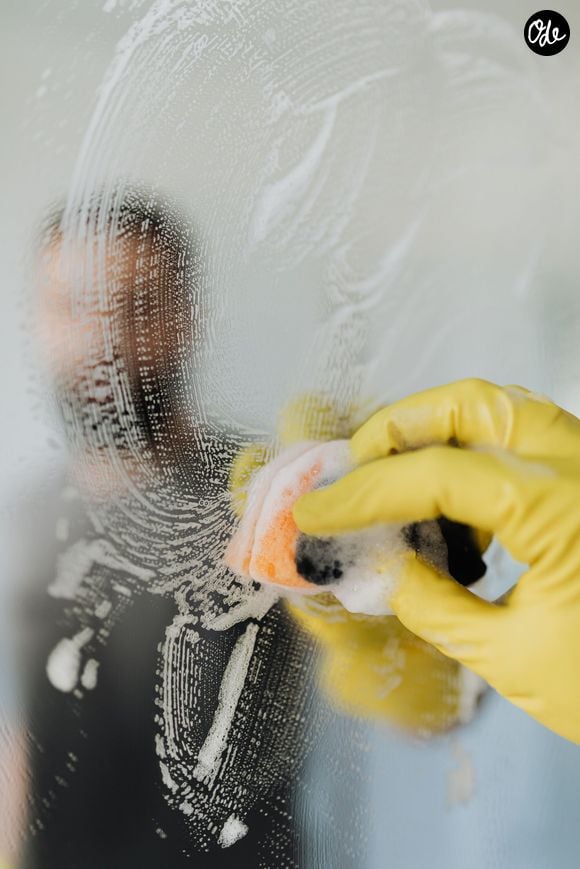 Polyvalent et doté d'une forte aspiration, cet appareil sécurisé s'adapte aussi bien aux miroirs qu'aux parois de douche.