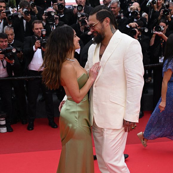 Adria Arjona, Jason Momoa assistant à la projection de "Highest 2 Lowest" au 78ème Festival de Cannes à Cannes, France, le 19 mai 2025. Photo : Doug Peters/PA Wire.