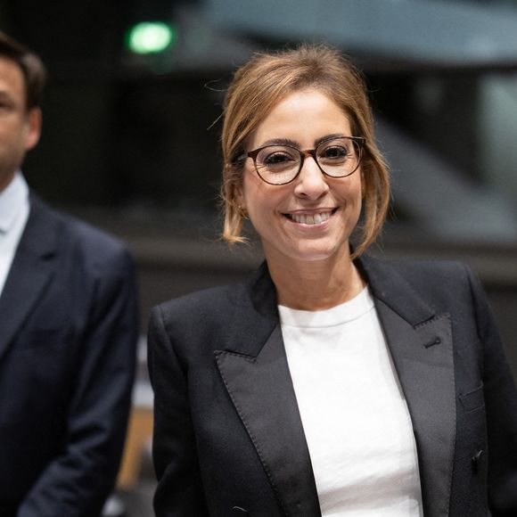 Les journalistes français Hugo Plagnard et Léa Salamé arrivent pour une audition devant la Commission d'Enquete sur l'Audiovisuel Public à l'Assemblée Nationale à Paris le 2 février 2026. Photo par Raphael Lafargue/ABACAPRESS.COM
