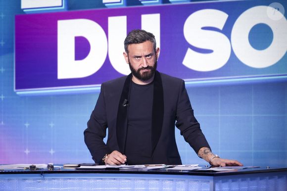Exclusif - Cyril Hanouna, sur le plateau de l’émission « TPMP » présentée par C.Hanouna et diffusée en direct sur Youtube et sur toutes les box (SFR, FREE, Bouygues, MyCanal etc), Paris, France, le 20 mars 2025. © Jack Tribeca / Bestimage