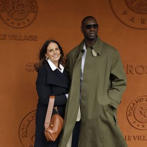 Omar Sy et sa femme Hélène lors des Internationaux de France de Tennis de Roland Garros 2025, à Paris, France, le 7 juin 2025.

© Cyril Moreau / Bestimage