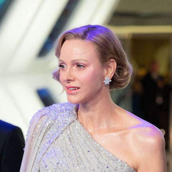 Les convives ont profité d'une soirée immersive rythmée par des performances artistiques et des spectacles, et ce jusqu’au bout de la nuit !

S.A.S. la princesse Charlène de Monaco assiste à la 70e édition du Bal de la Rose au Sporting Club de Monte-Carlo à Monaco, le 21 mars 2026. © Olivier Huitel/Pool Monaco/Bestimage