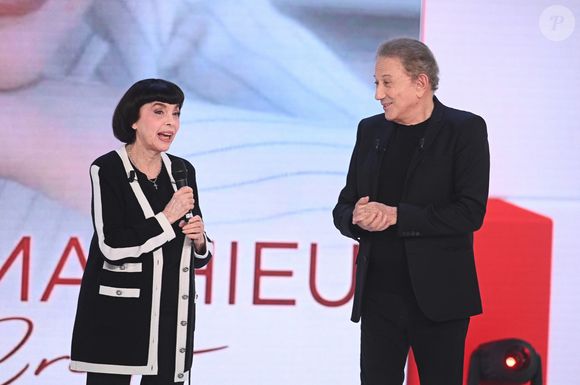 Exclusif - Mireille Mathieu et Michel Drucker - Enregistrement de l'émission "Vivement dimanche" aux studios Rive Gauche, présentée par M.Drucker et diffusée le 5 octobre 2025 sur France 3.
Guillaume Gaffiot/Bestimage
