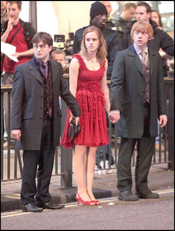 Emma Watson, Rupert Grint, Daniel Radcliffe sur le tournage de "Harry Potter et les Reliques de la mort - partie 2" à Londres 
©GOFF INF / BESTIMAGE