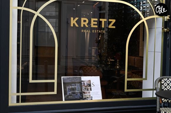 La famille Kretz, rendue célèbre par la série L’Agence diffusée sur Netflix, inaugure sa première agence immobilière physique à Paris, dotée de six pièces au 100 rue du Bac, dans le 7ème arrondissement de Paris, France, le 2 février 2026. © Lionel Urman/Bestimage