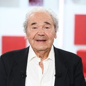 Sa femme a été un pilier majeur de sa carrière, l’encourageant notamment lors de la création de chansons qui sont devenues des tubes.

Pierre Perret lors de l'enregistrement de l'émission Vivement Dimanche, au studio Rive gauche, à Paris, France, le 22 octobre 2025, présentée par M.Drucker, diffusée sur France 3 le 16 novembre 2025. © Guillaume Gaffiot/Bestimage