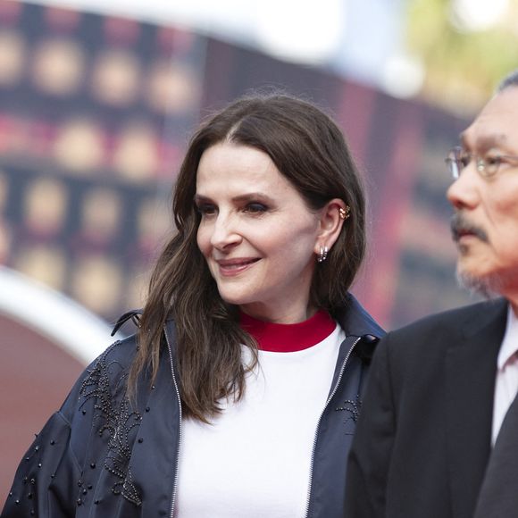Juliette Binoche, Hong Sang-soo - Montée des marches de la cérémonie de clôture du 78ème Festival International du Film de Cannes, au Palais des Festivals à Cannes. Le 24 mai 2025
© Olivier Borde/ Bestimage