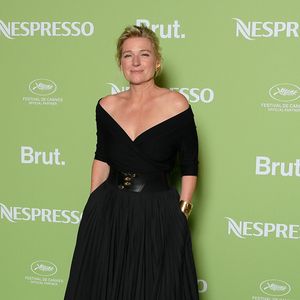 l'architecte Philippe Coelho - aussi ! Il s'agit de Julien Doré. "Lorsque j’ai pris les rênes de C à vous, Julien Doré m’a fait savoir qu’il était content pour moi. 

Anne-Elisabeth Lemoine - Soirée Nespresso x Brut 2025 lors du 78ème Festival de Cannes à La Plage Nespresso le 15 mai 2025. © Lionel Urman/Bestimage
