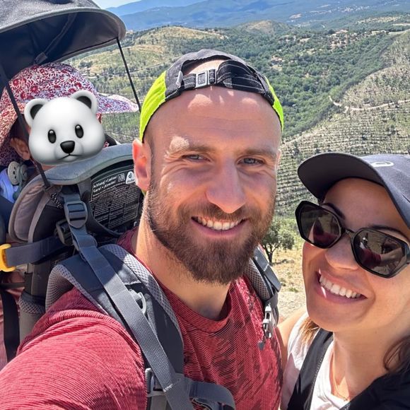 Denitsa Ikonomova et François Alu, première randonnée avec leur fille, Instagram
