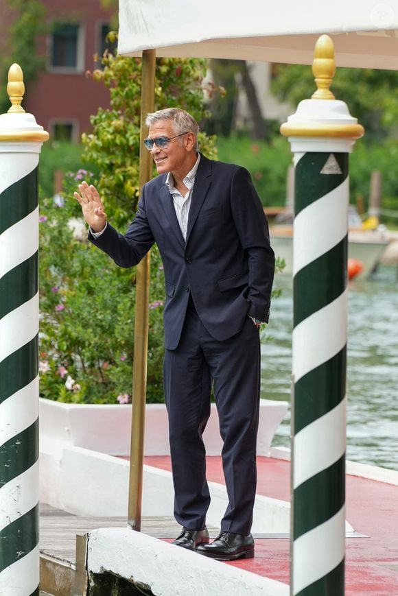 George Clooney arrive à l'hôtel Excelsior durant la 82e édition du Festival international du film de Venise (La Mostra, ndlr) le mercredi 27 août 2025 en Italie. (Photo by Lucia Sabatelli / Bestimage)
