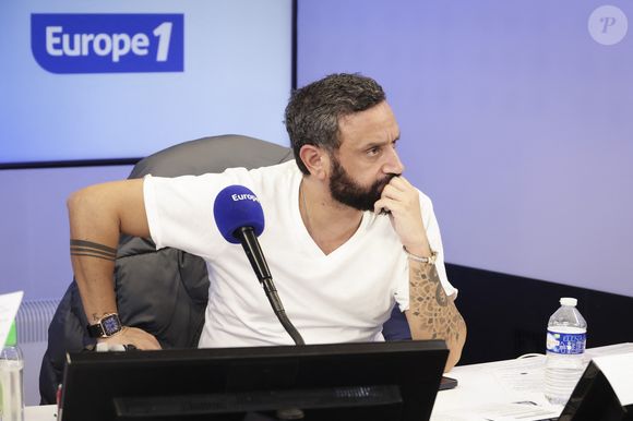 Exclusif - Cyril Hanouna sur le plateau de l'émission "On marche sur la tête" en direct sur Europe 1 le 29 janvier 2025. © Jack Tribeca / Bestimage