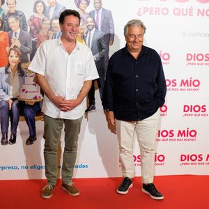 L'acteur français Christian Clavier (à droite) et le réalisateur français Philippe de Chauveron (à gauche) assistent à la première de 'Dios Mio, ¿Pero Que Nos Has Hecho' (Qu'est-ce qu'on a tous fait au Bon Dieu ?) au cinéma Verdi à Madrid. Photo by Atilano Garcia / SOPA Images/SPUS/ABACAPRESS.COM