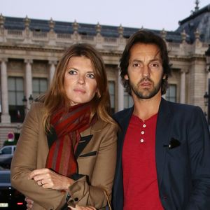 Gwendoline Hamon encourage son fils à travailler dur et à se construire sa propre carrière, malgré les défis d’être « fils de » célèbres parents.

Frederic Diefenthal et Gwendoline Hamon - Arrivee des people au defile Vanessa Bruno pret-a-porter printemps-ete à Paris. © PIX4U / BESTIMAGE