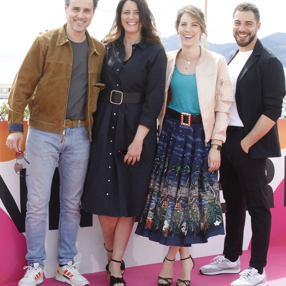 Nicolas Berger-Vachon, Anne Décis, Léa François et Marwan Berreni au photocall de la série "Plus belle la vie" lors de la 5ème saison du festival International des Séries "Canneseries" à Cannes, France, le 2 avril 2022. © Denis Guignebourg/Bestimage