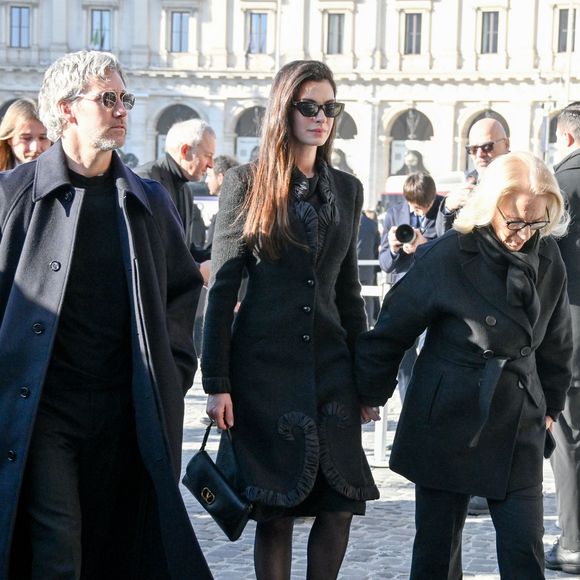 Également présents : Anne Hathaway, grande amie du couturier

Rome, Italie : Rome, décès de Valentino Garavani - Funérailles dans la Basilique de Santa Maria degli Angeli e dei Martiri - Pictured : Anne Hathaway (Image de crédit : © Maurizio D'Avanzo/IPA via ZUMA Press)