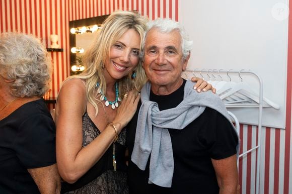 Exclusif - Isaure Le Faou, la compagne de L.Voulzy, et Michel Boujenah - Laurent Voulzy en concert sur la scène du théâtre de Verdure lors du 41ème Festival de Ramatuelle, le 9 août 2025. 
© Cyril Bruneau / Bestimage