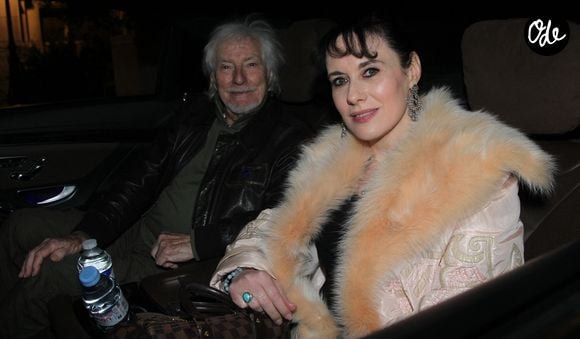 Hugues Aufray et sa femme Murielle - Hugues Aufray reçoit la médaille Grand Vermeil de la ville des mains d'Anne Hidalgo, à l'hôtel de ville de Paris le 18 décembre 2025. © Philippe Baldini/Bestimage