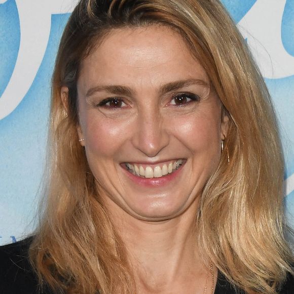 Julie Gayet à l'avant-première du film "Poly" au cinéma UGC Normandie à Paris, le 4 octobre 2020. 

Photo : Coadic Guirec / Bestimage