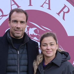 Laure Boulleau et son compagnon Bruno Cheyrou au prix Qatar Arc de Triomphe à l'Hippodrome de Longchamp le 6 octobre 2024  

© Rachid Bellak / Bestimage