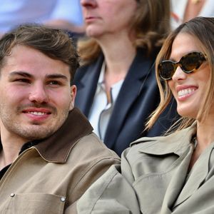 Antoine Dupont et Iris Mittenaere s'offrent des vacances de rêve !

Antoine Dupont et Iris Mittenaere sont vus dans les tribunes lors des Internationaux de France à Roland Garros.

Photo : Franck Castel / ABACAPRESS.COM