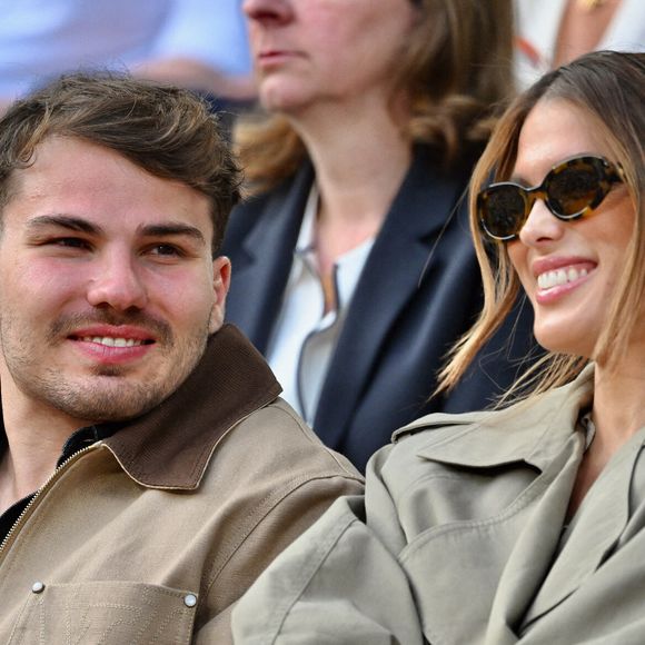 Antoine Dupont et Iris Mittenaere s'offrent des vacances de rêve !

Antoine Dupont et Iris Mittenaere sont vus dans les tribunes lors des Internationaux de France à Roland Garros.

Photo : Franck Castel / ABACAPRESS.COM