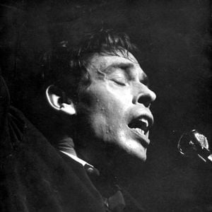 Le célèbre chanteur est resté marié à Miche jusqu'à son dernier souffle mais était connu pour ses infidélités et ne cachait pas ses autres partenaires...

1er janvier 1960, Paris, France. Jacques Brel en concert. © Keystone Usa Collection / Bestimage