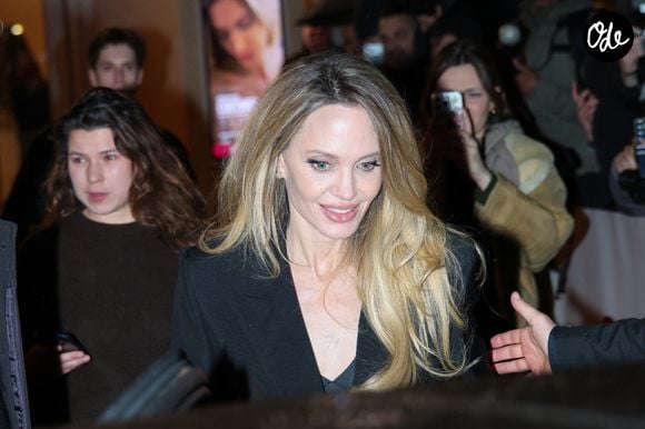 Paris, FRANCE Angelina Jolie est superbe dans un tailleur noir alors qu'elle assiste à la première de Costumes Paris le 9 février 2026.


Photo : Backgrid USA / Bestimage